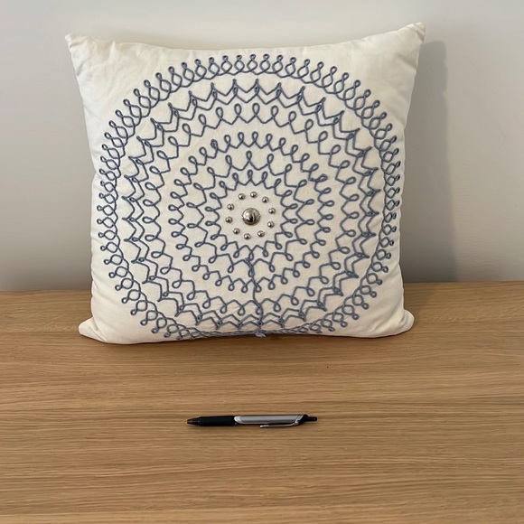 White Embroidered Pillow - Picture 1 of 4